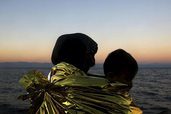 Over 1 million refugees have fled to Europe by sea in 2015: UN