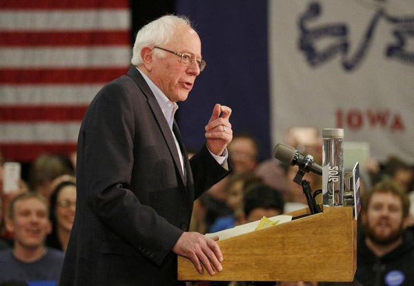 Sanders plays down Clinton's hold over voters in Iowa home stretch