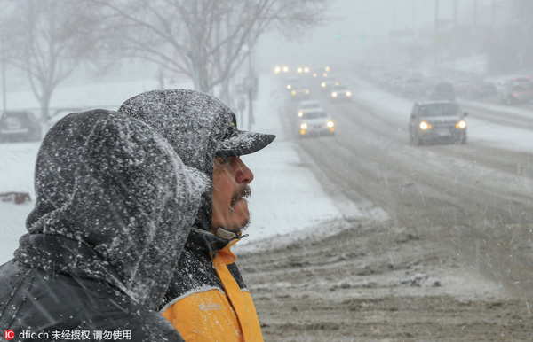 Blizzard sweeps through US Midwest, two die in accident