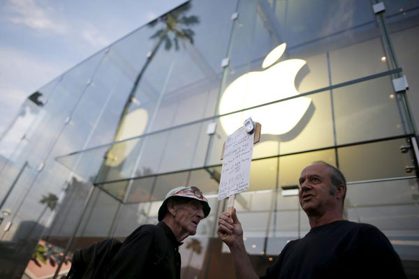 US succeeds in cracking Apple's iPhone, drops legal action