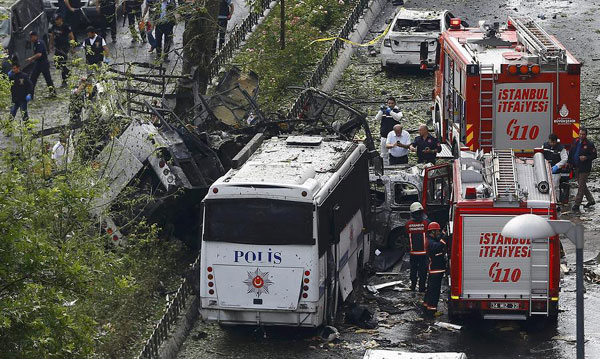Car bomb hits police bus in Istanbul, injuries reported