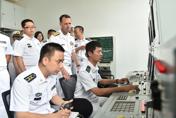 US destroyer drops anchor in Qingdao