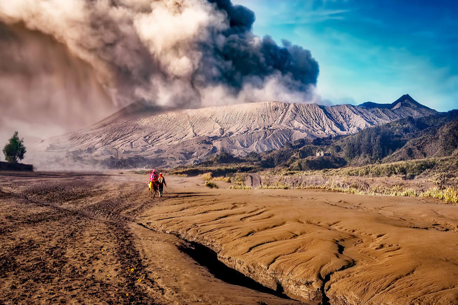 Photos reveal how landscape changes after volcano erupts