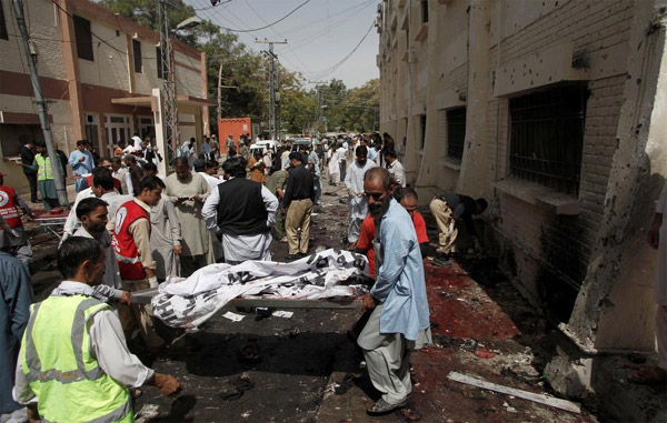 Suicide bomber kills at least 70 at Pakistan hospital, IS claim responsibility