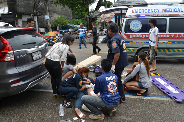 <BR>Series of blasts hit resort towns in southern Thailand