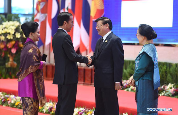 ASEAN summits kick off in Laos, focusing on building dynamic community