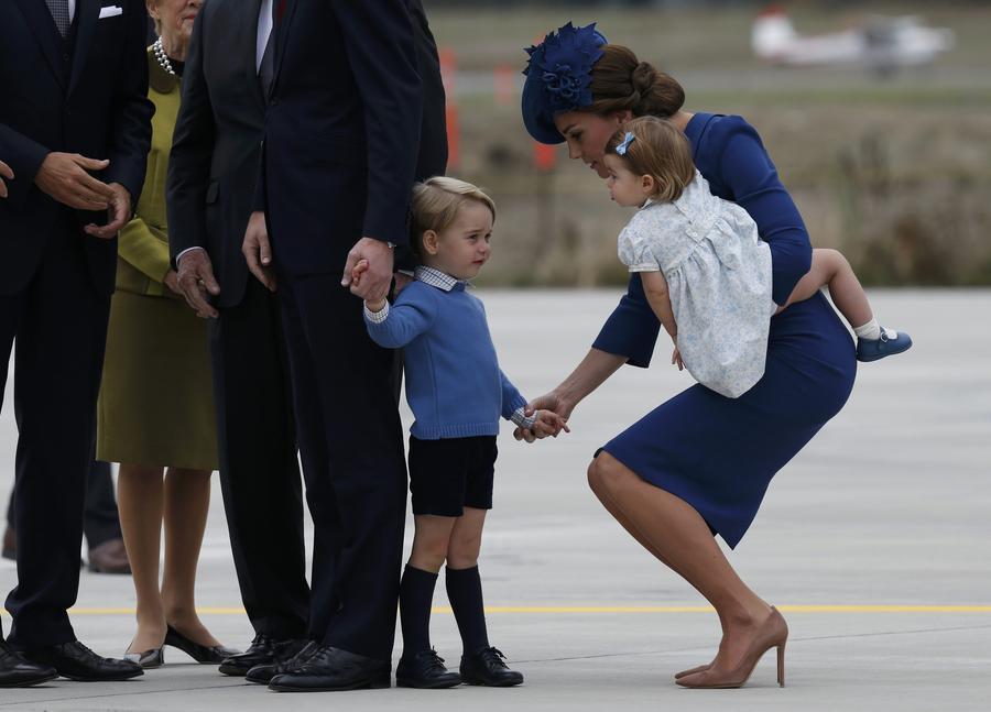 Kids in tow, Prince William starts Canadian tour