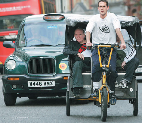 Chinese visitors urged to steer clear of London's price-gouging rickshaw drivers