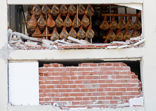 Italian authorities vow to rebuild earthquake-hit areas