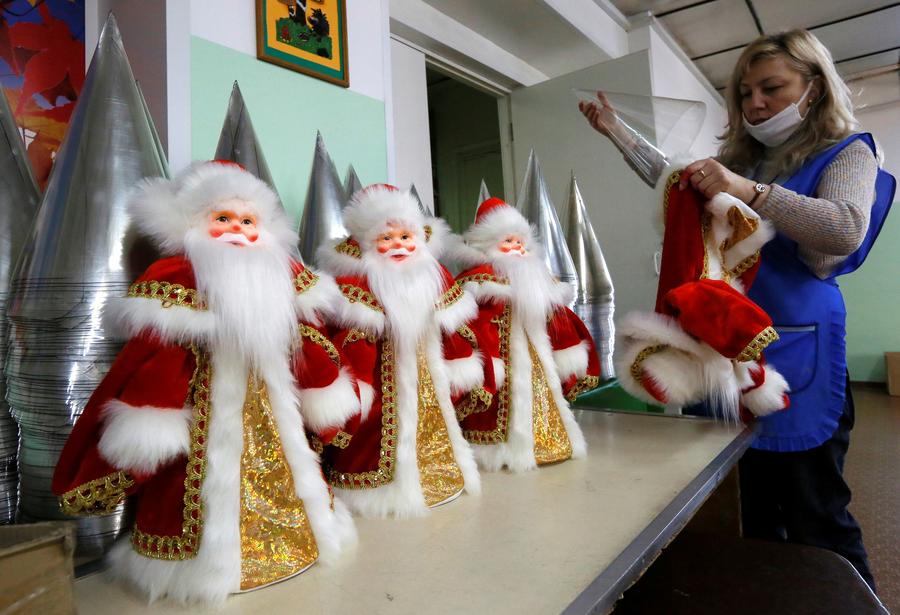 Russian toy factory prepares for Christmas