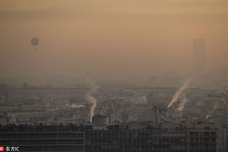 Paris limits vehicle use to fight pollution