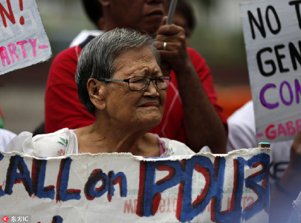 Aging Filipino 'comfort women' protest Japanese PM's visit