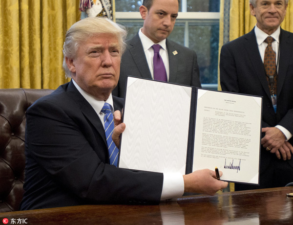 Trump signs executive order to withdraw US from TPP