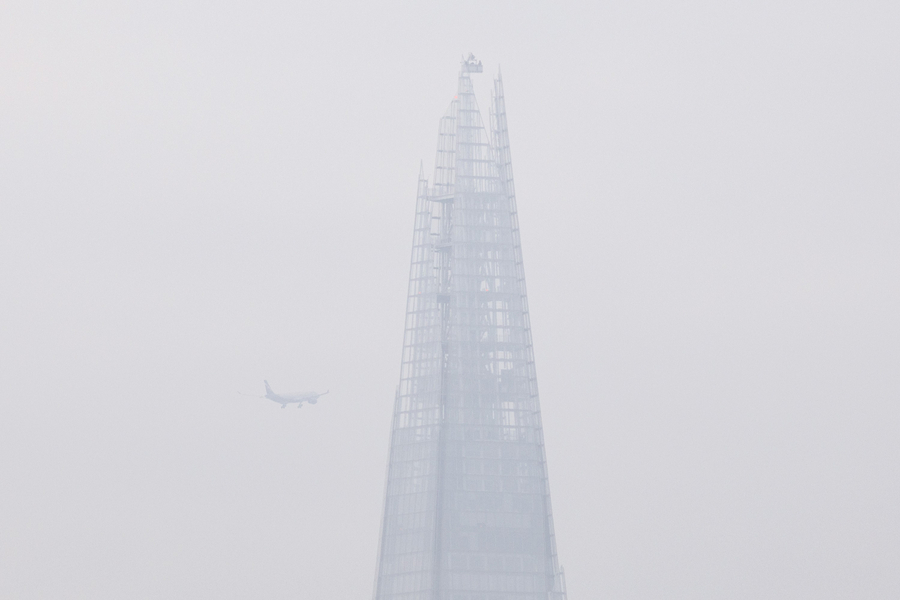 Fog descends across London, forces flights cancellations