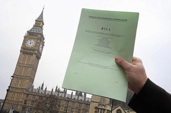 UK lawmakers back bill to trigger EU exit talks