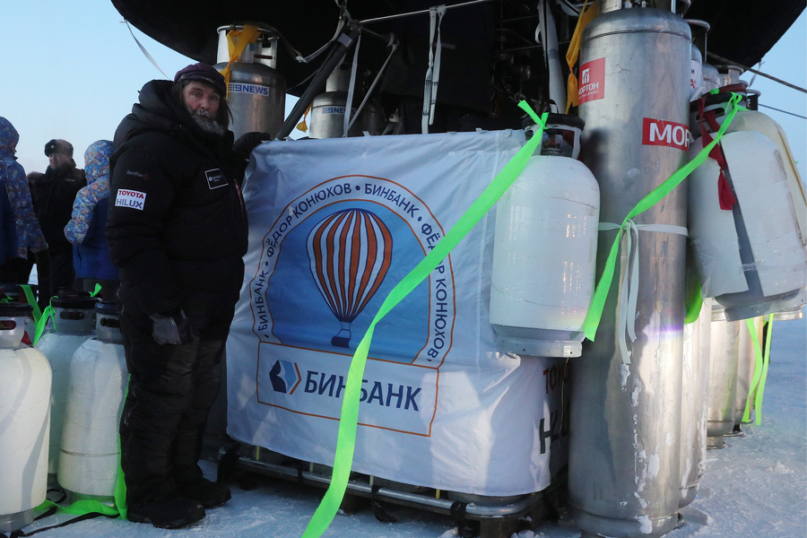 Russian adventurer off to set hot air balloon record