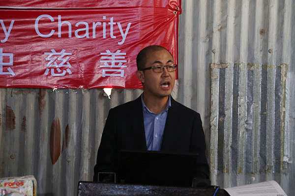 Chinese company donates household items to Kenyan slum dwellers