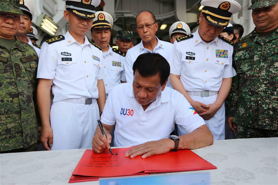 Chinese ships pay visit to Philippines