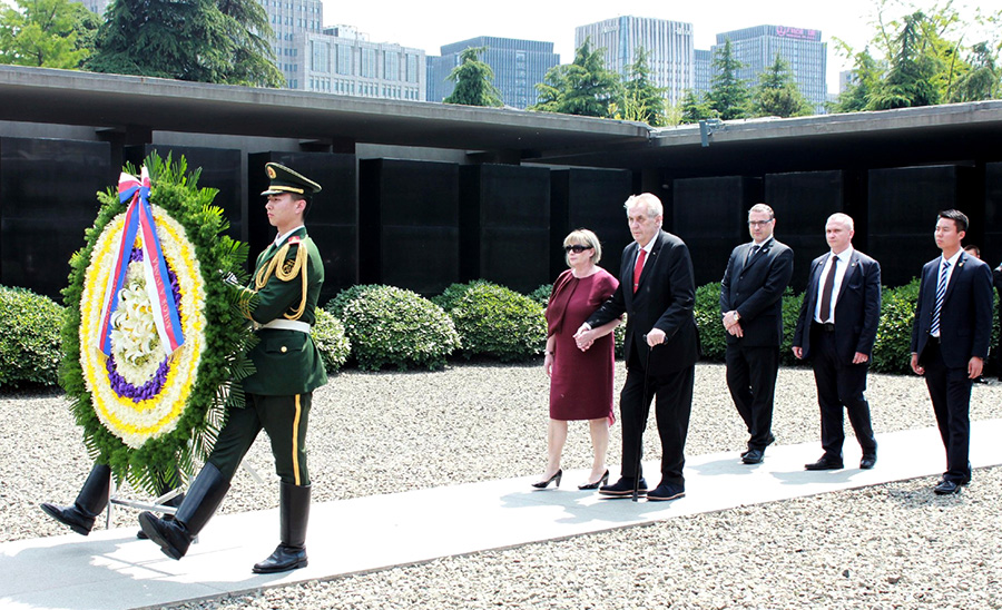 Czech President pays respects to victims of Nanjing Massacre