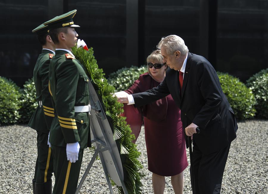Czech President pays respects to victims of Nanjing Massacre