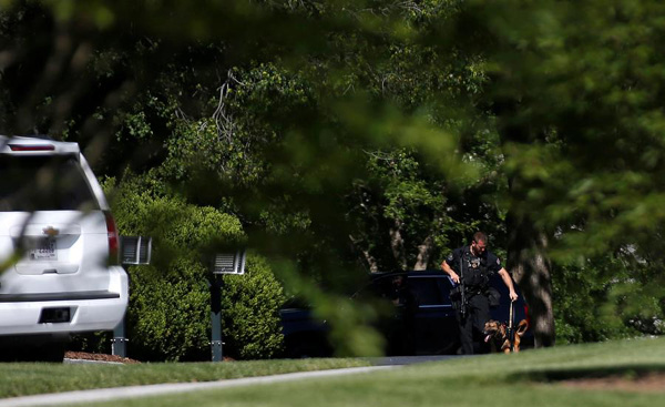 US Secret Service places White House on lockdown, possible intruder involved