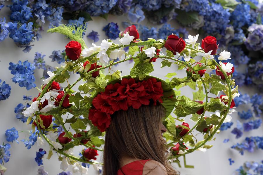 Despite high temps, Royal Ascot-goers don finest outfits