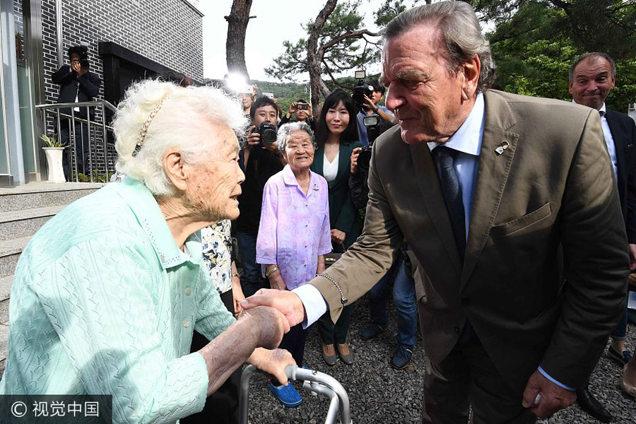 Germany's former chancellor visits 'comfort women', reminds Japan' responsibility