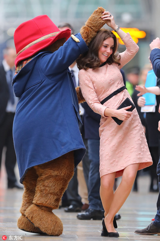 Pregnant Kate dances with Paddington Bear