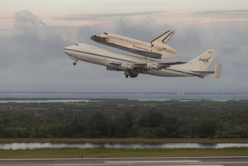 Retired space shuttle Endeavor makes stopover in Houston