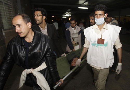 Yemeni army storms campus, 98 wounded