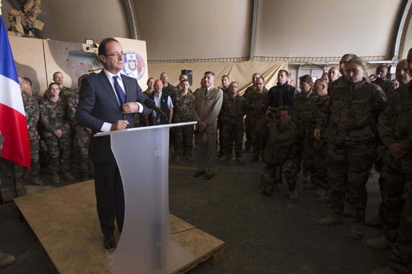 Hollande makes unannounced Afghanistan trip