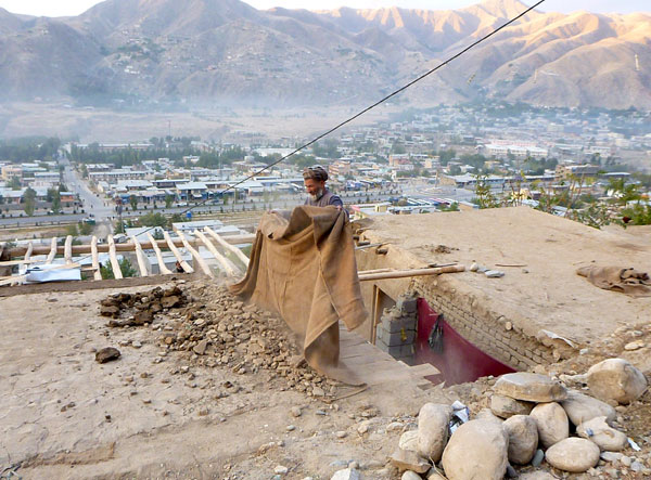 7.5-magnitude quake shakes Afghanistan, Pakistan and India