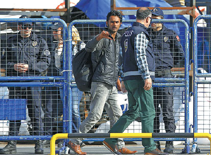 First wave of migrants returned to Turkey