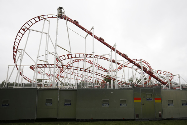 10 hurt in rollercoaster accident in central Scotland
