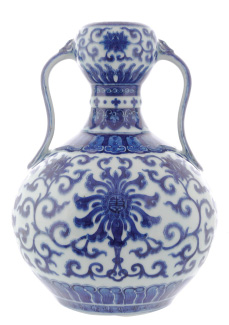 Qing Dynasty vase breaks Irish record at auction