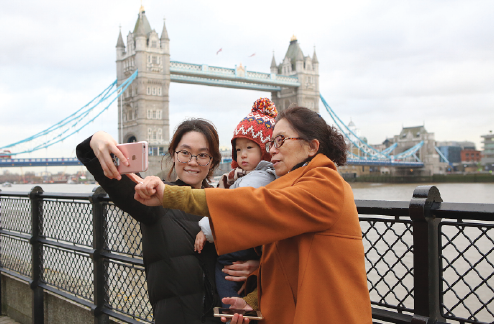 Tourists flock to UK for Spring Festival