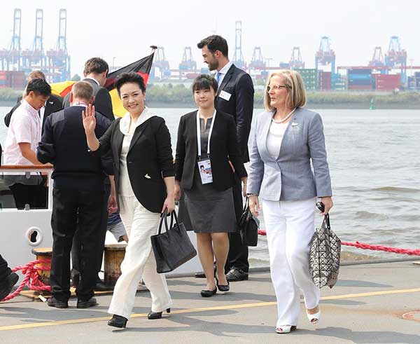 First lady Peng visits Port of Hamburg