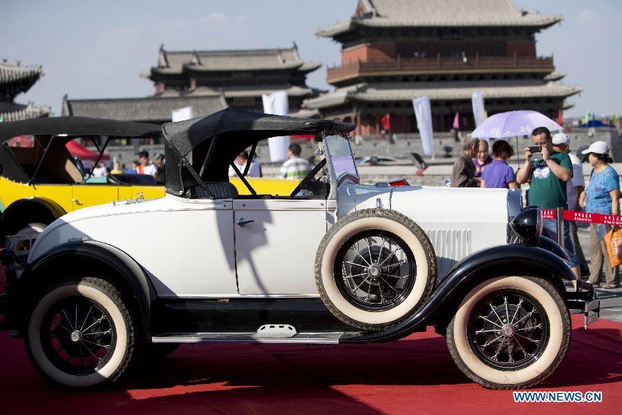 Vintage cars exhibited at auto cultural festival in China's Shanxi