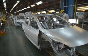 Auto lobby, policymakers collide over intl investment