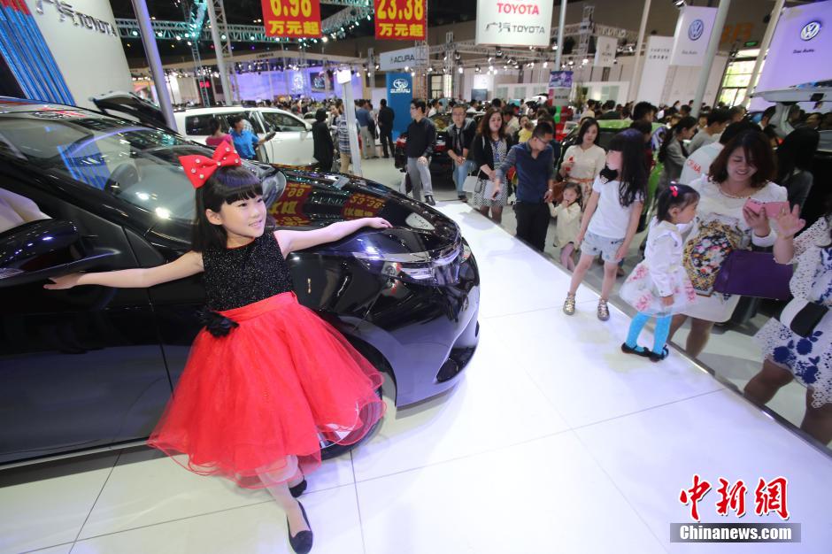 Child models highlight Taiyuan Intl Auto Show