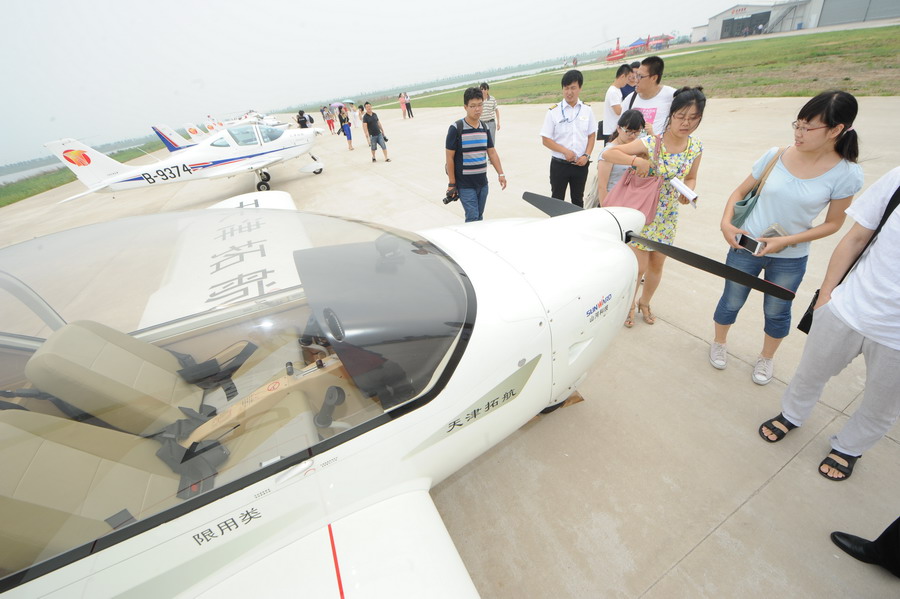 First private flying club draws crowds in Tianjin