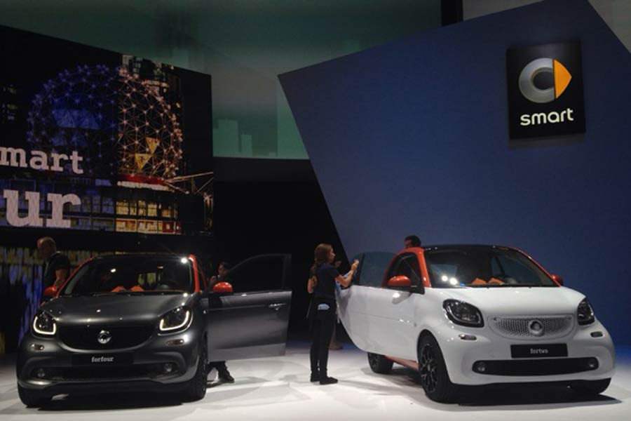 Mercedes shows off new 'smarts'