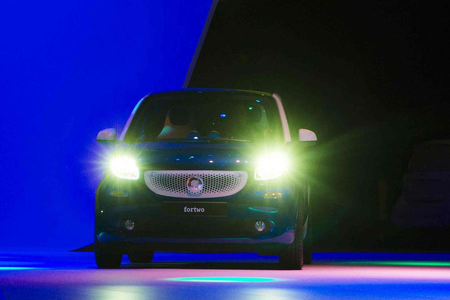 Mercedes shows off new 'smarts'