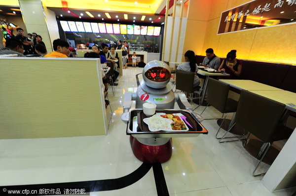 Robots delivering meals in Jiangsu