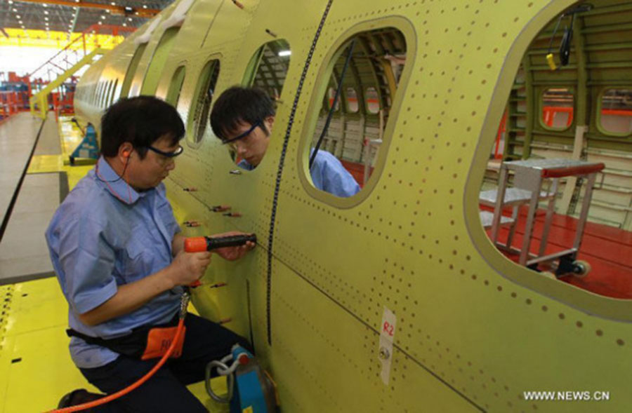 First made-in-China large plane rolls off assembly lines