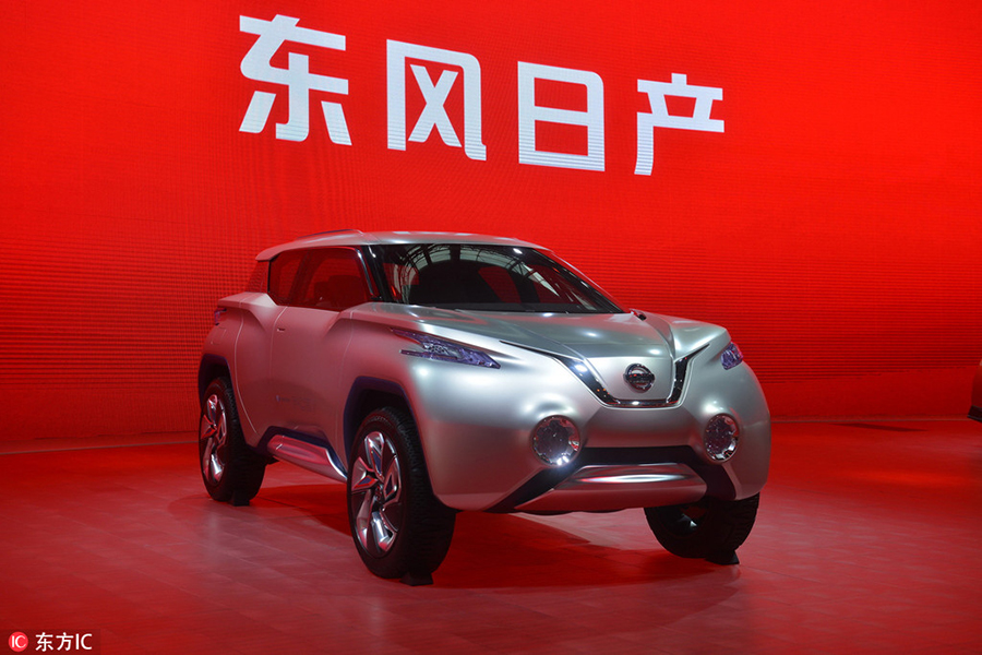 New energy cars and VR attract visitors at Auto Guangzhou