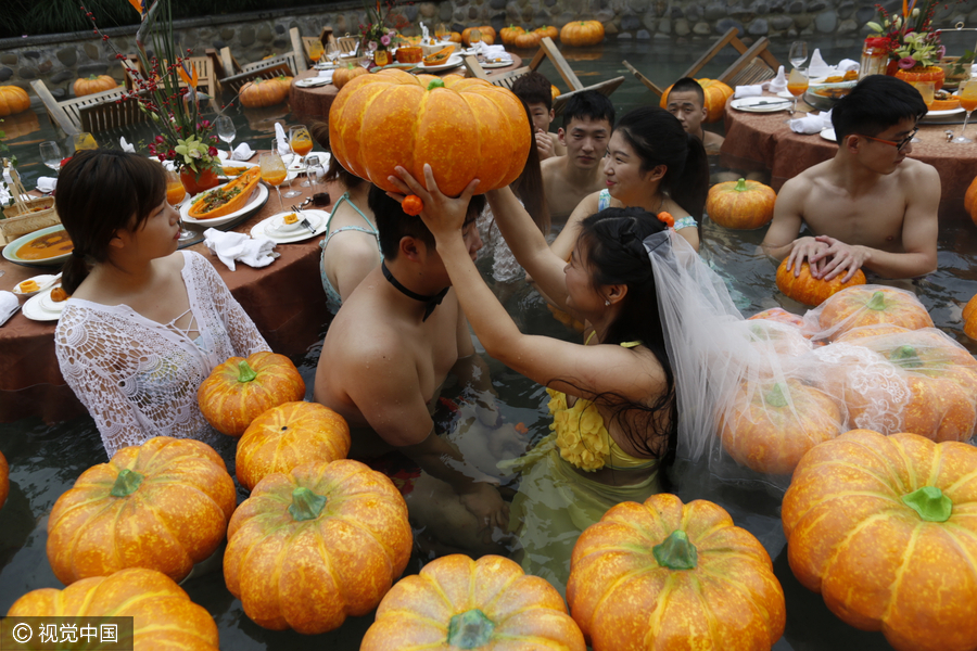 Hot spring pumpkin wedding to raise awareness of healthy food