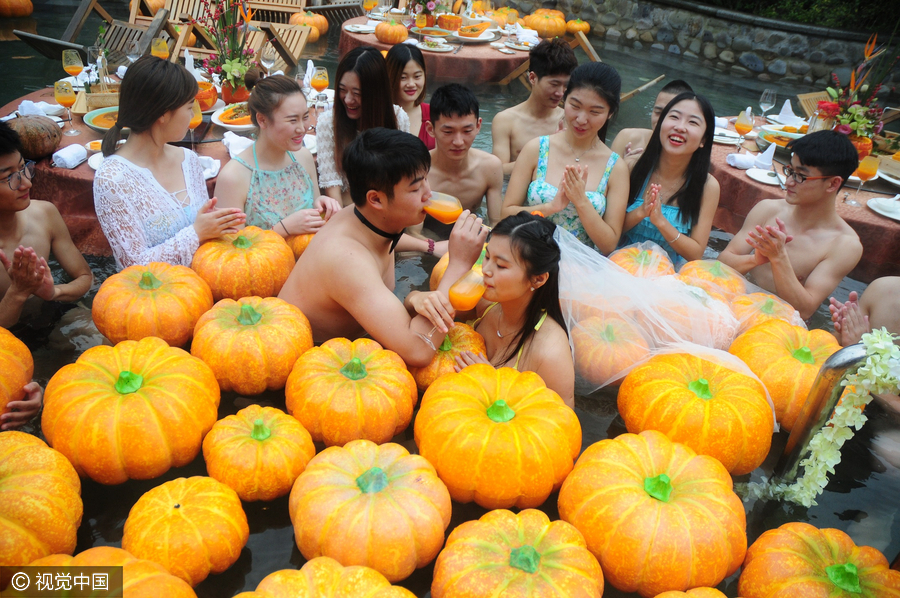 Hot spring pumpkin wedding to raise awareness of healthy food