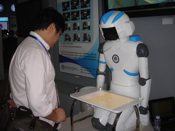 Robots take over China hi-tech fair