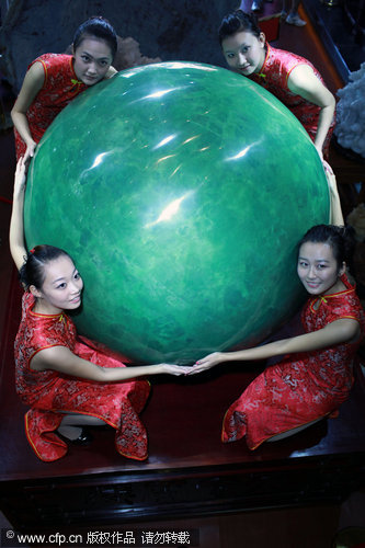 World's largest pearl shines for $301m